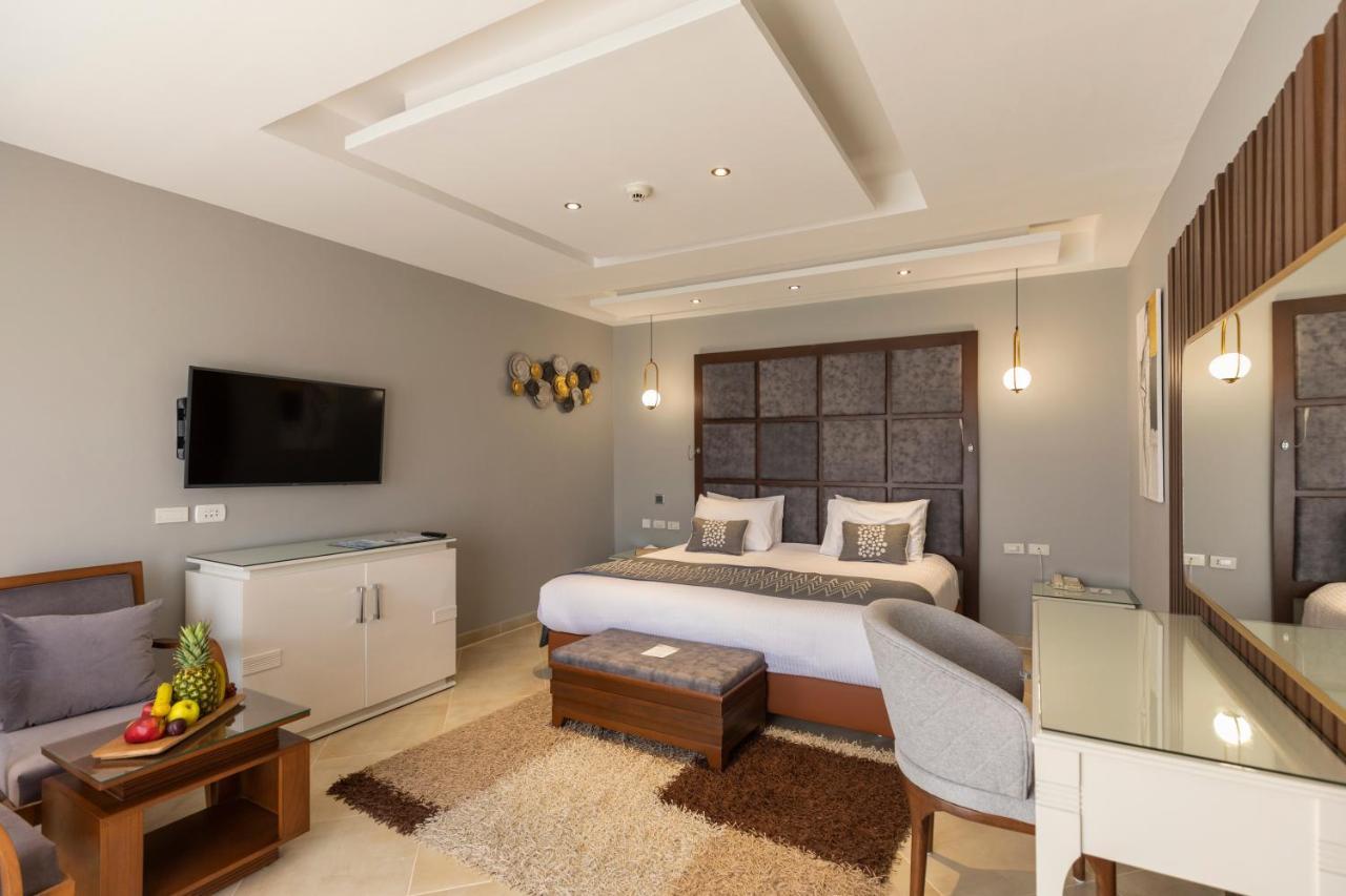 Sunrise Crystal Bay Resort -Grand Select (Adults Only) ฮูร์กาดา ภายนอก รูปภาพ A bedroom at the hotel