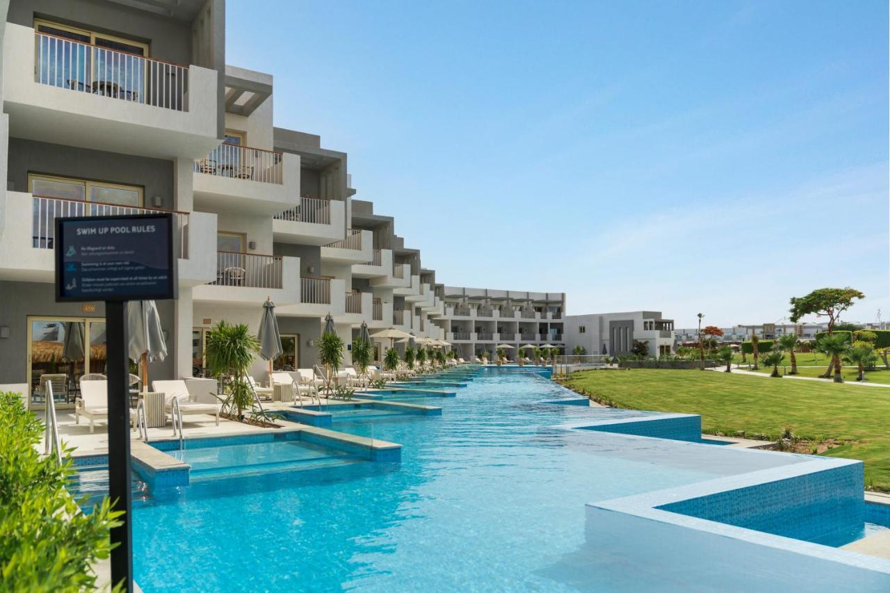 Sunrise Crystal Bay Resort -Grand Select (Adults Only) ฮูร์กาดา ภายนอก รูปภาพ The swimming pool at the resort