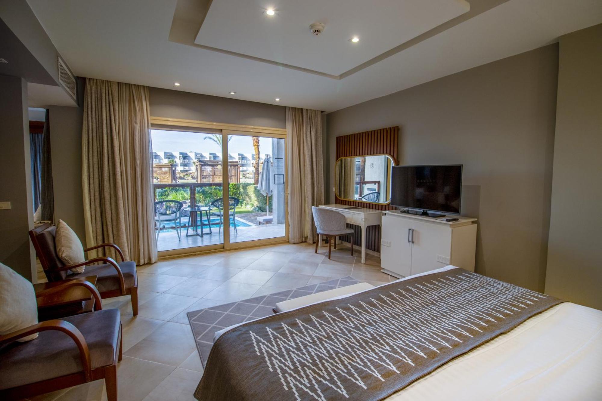 Sunrise Crystal Bay Resort -Grand Select (Adults Only) ฮูร์กาดา ภายนอก รูปภาพ A room at the hotel