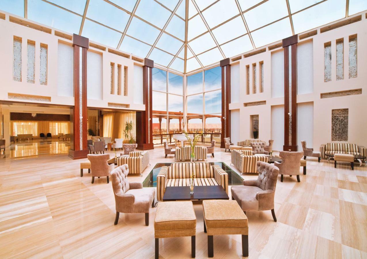 Sunrise Crystal Bay Resort -Grand Select (Adults Only) ฮูร์กาดา ภายนอก รูปภาพ The lobby of the hotel